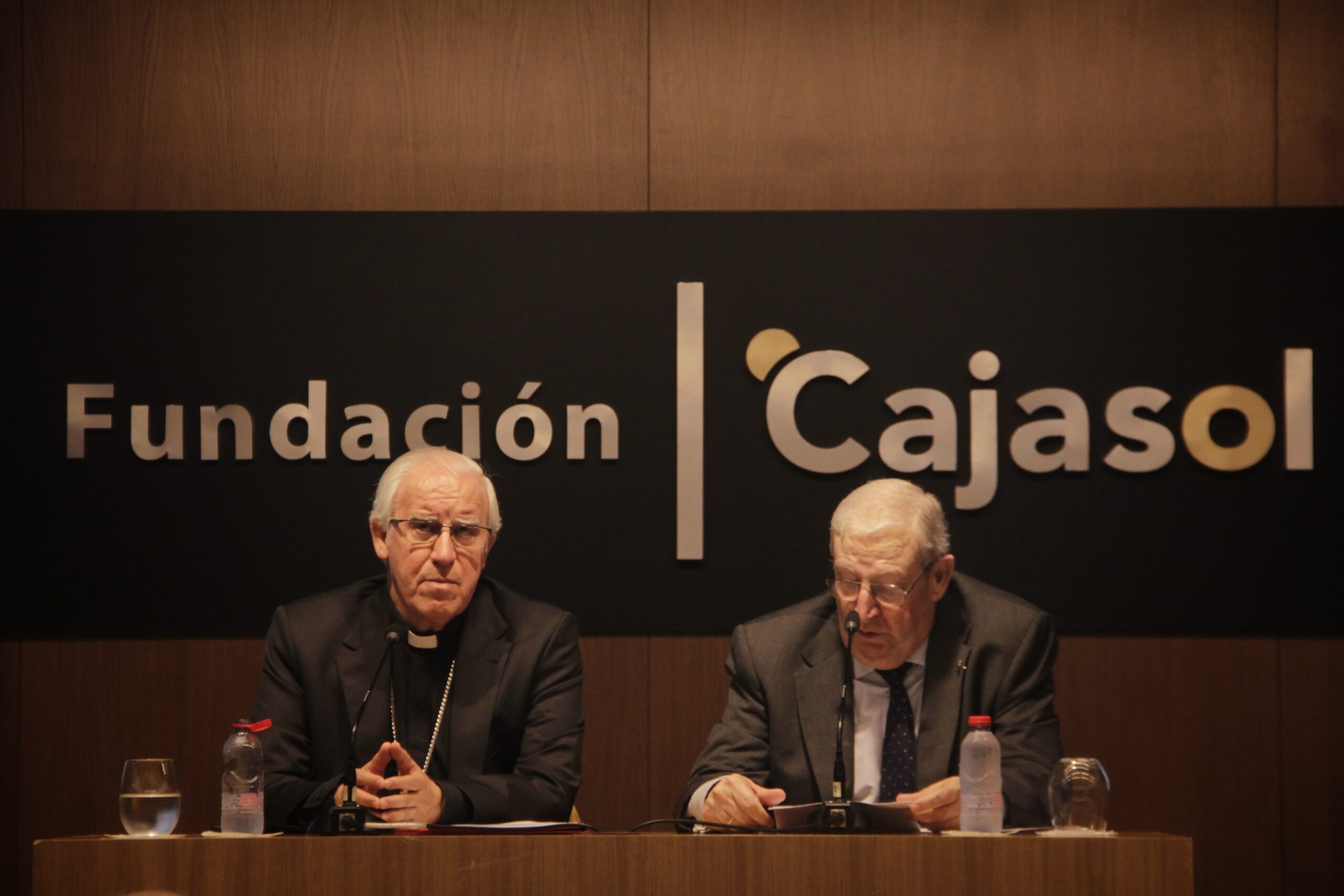 Conferencia Arzobispo apertura curso cofrade
